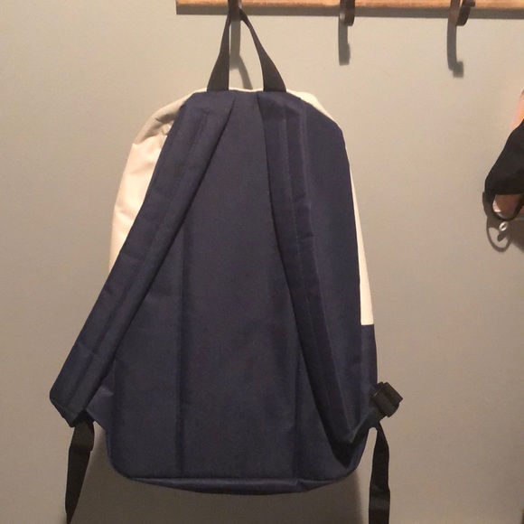 Backpack - Picture 4 of 4